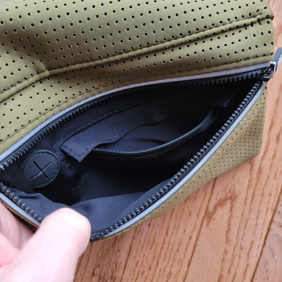 The Ultimate Waist Bag VIVRA Base Soldier On RFID Olive Green - Picture 8 of 12